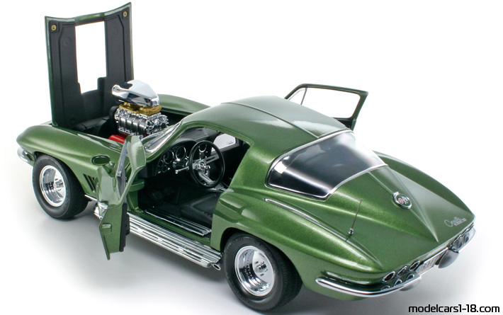 1967 - Chevrolet Corvette Sting Ray C2 Motorbox 1/18 (Green) Opening parts