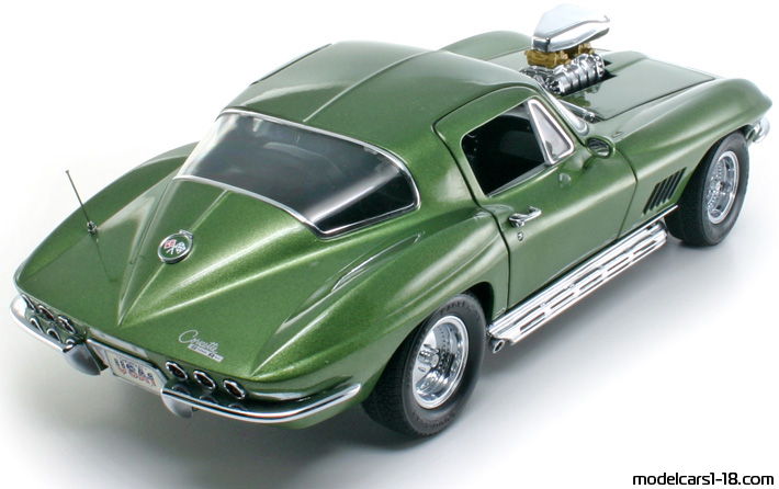 1967 - Chevrolet Corvette Sting Ray C2 Motorbox 1/18 (Green) Rear right side