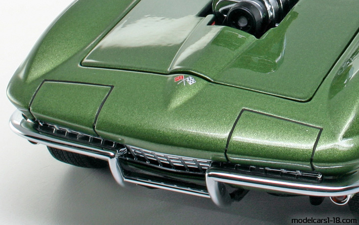 1967 - Chevrolet Corvette Sting Ray C2 Motorbox 1/18 (Green) Trunk / Popup headlights