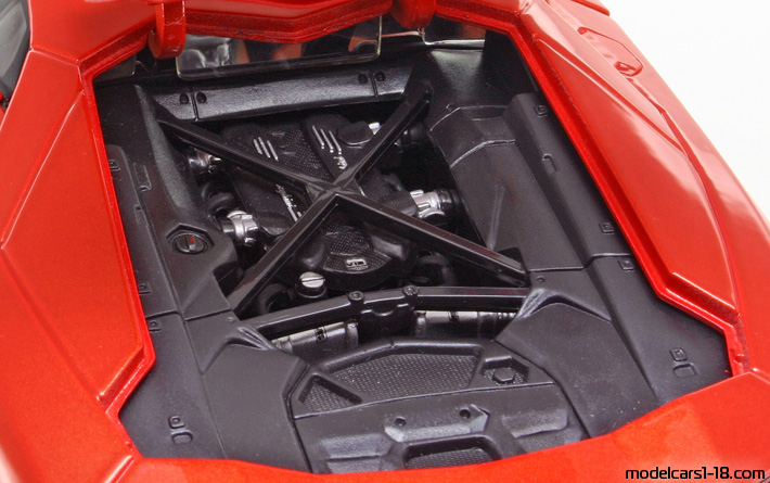 2011 - Lamborghini Aventador LP700-4 Bburago 1/18 (Red) Engine