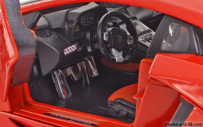 2011 - Lamborghini Aventador LP700-4 Bburago 1/18 (Red) Interior dashboard