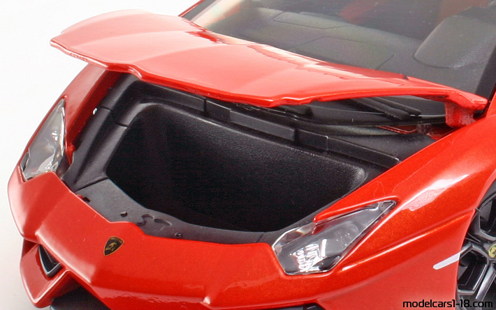2011 - Lamborghini Aventador LP700-4 Bburago 1/18 (Red) Trunk / Popup headlights